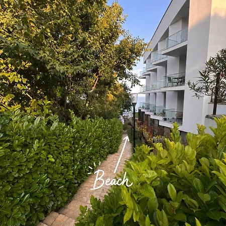 Апартамент The Golden Compass , Pool And Sea Nearby *