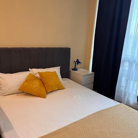 Апартамент The Golden Compass , Pool And Sea Nearby