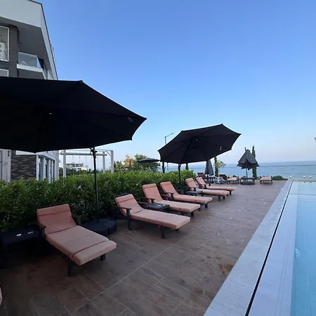 Апартамент The Golden Compass , Pool And Sea Nearby *